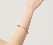 Carica l'immagine nel visualizzatore di Gallery, Bangle Blade