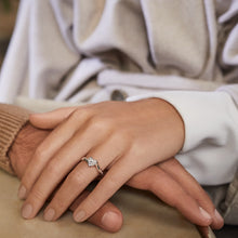 Carica l'immagine nel visualizzatore di Gallery, Solitario Anniversary Love 0,40ct
