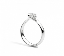 Carica l'immagine nel visualizzatore di Gallery, Solitario Anniversary Love 0,40ct
