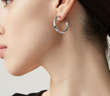 Carica l'immagine nel visualizzatore di Gallery, Orecchini Silk Mini