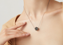 Carica l'immagine nel visualizzatore di Gallery, Collana Boule Perlage