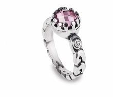 Carica l'immagine nel visualizzatore di Gallery, Anello con pietra centrale